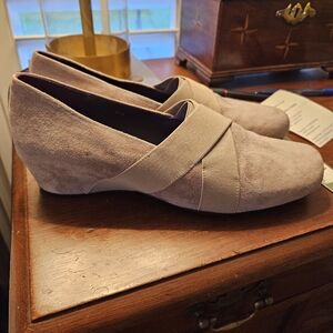 VanEli Maiya NWOT Taupe suede Women's Shoes Size 9.5 Narrow